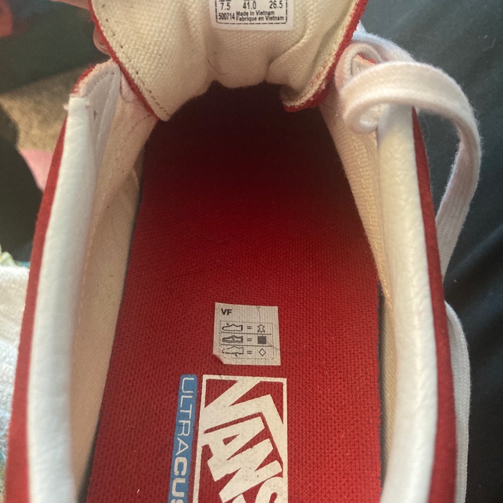 Red vans - Picture 4 of 4
